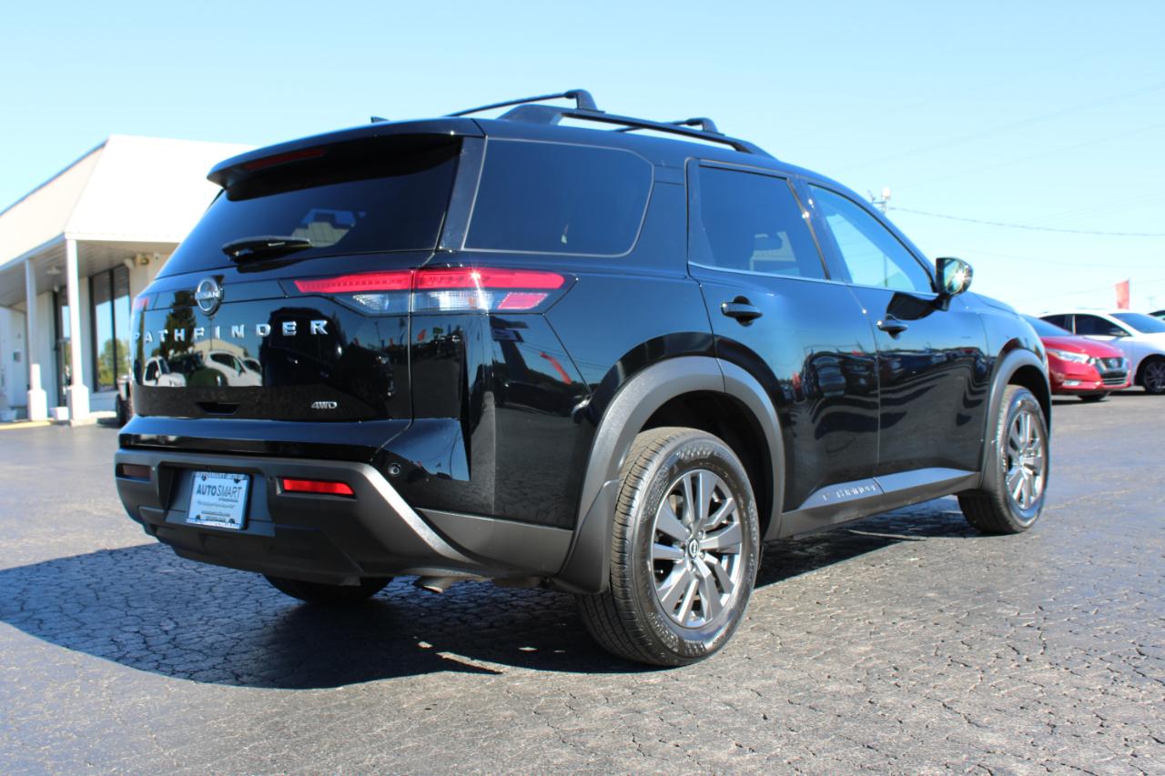 Nissan Pathfinder SV 2025