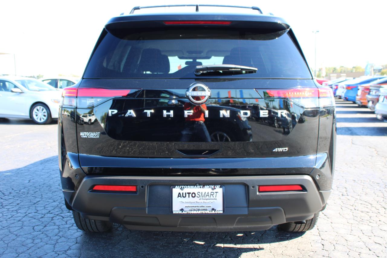 Nissan Pathfinder SV 2025