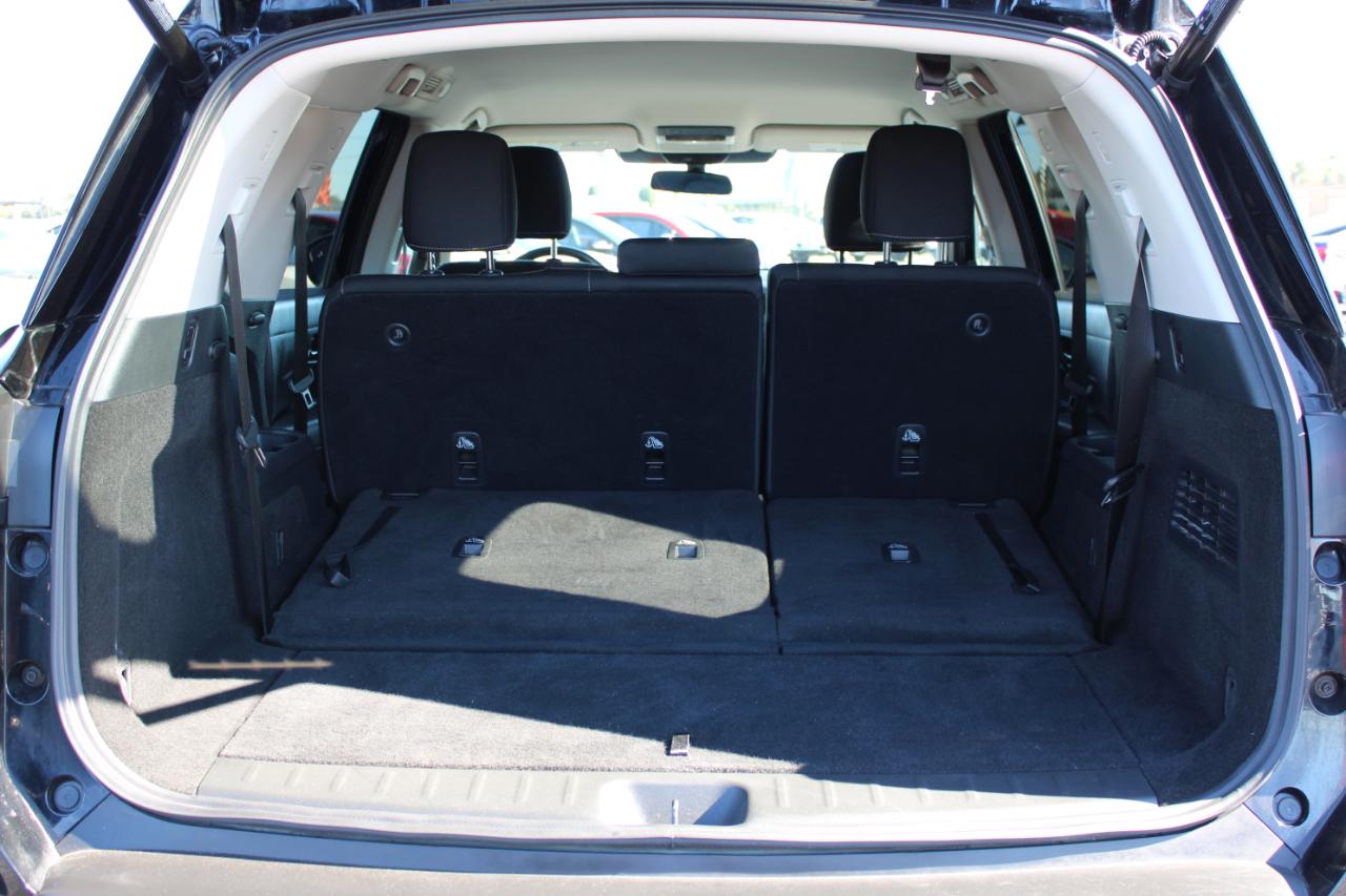 Nissan Pathfinder SV 2025