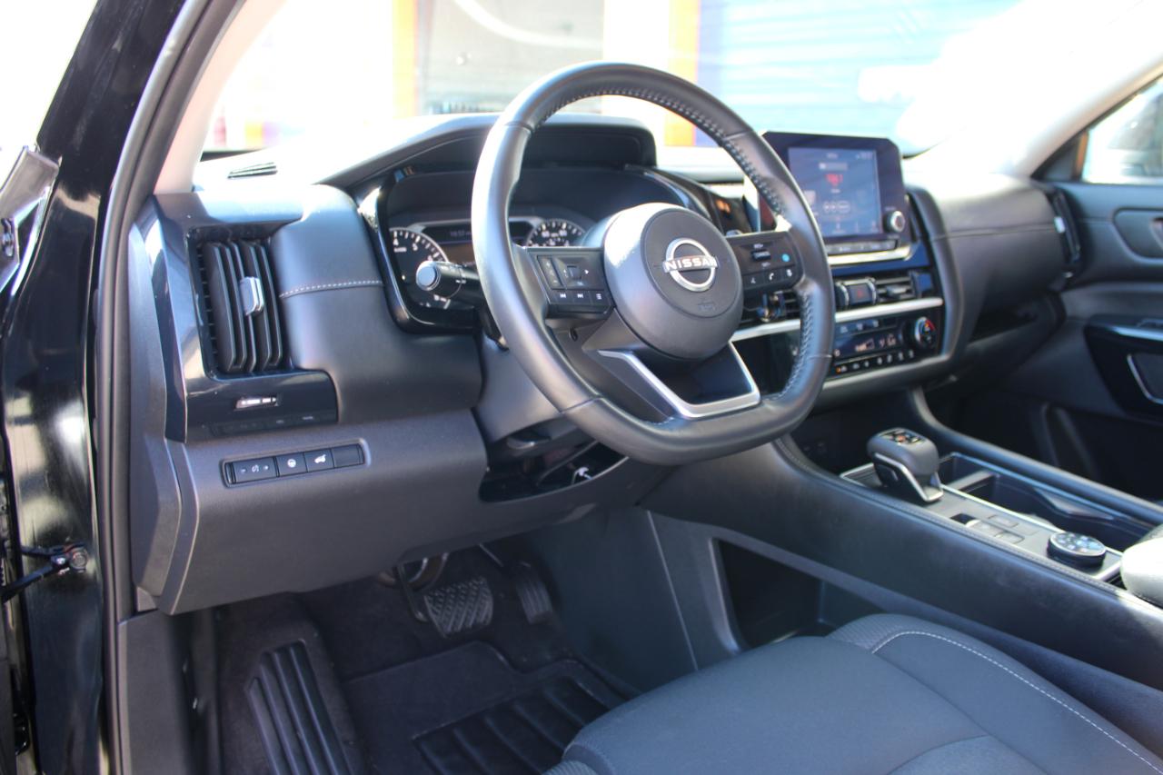 Nissan Pathfinder SV 2025