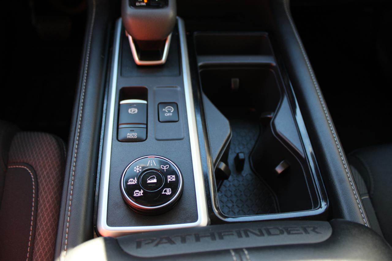 Nissan Pathfinder SV 2025