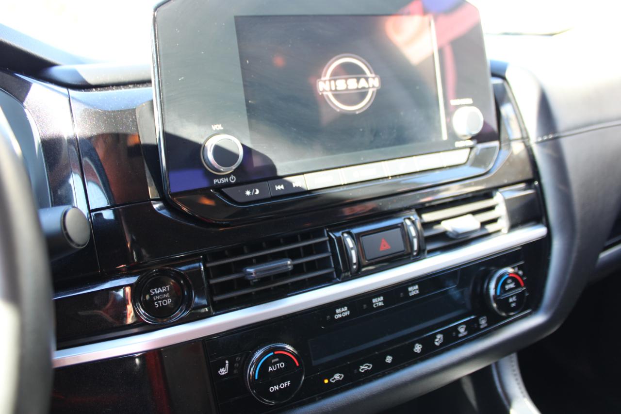 Nissan Pathfinder SV 2025