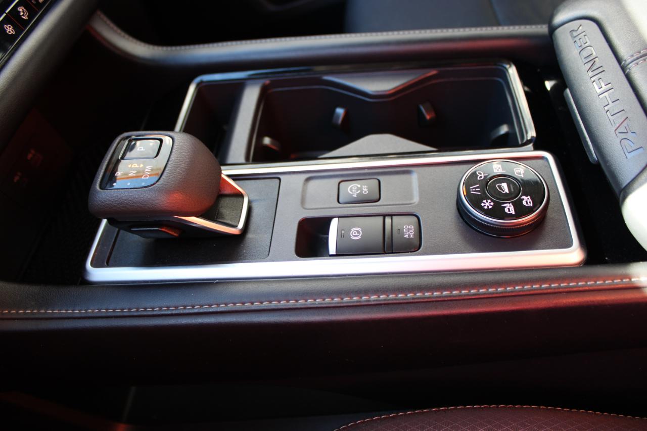 Nissan Pathfinder SV 2025