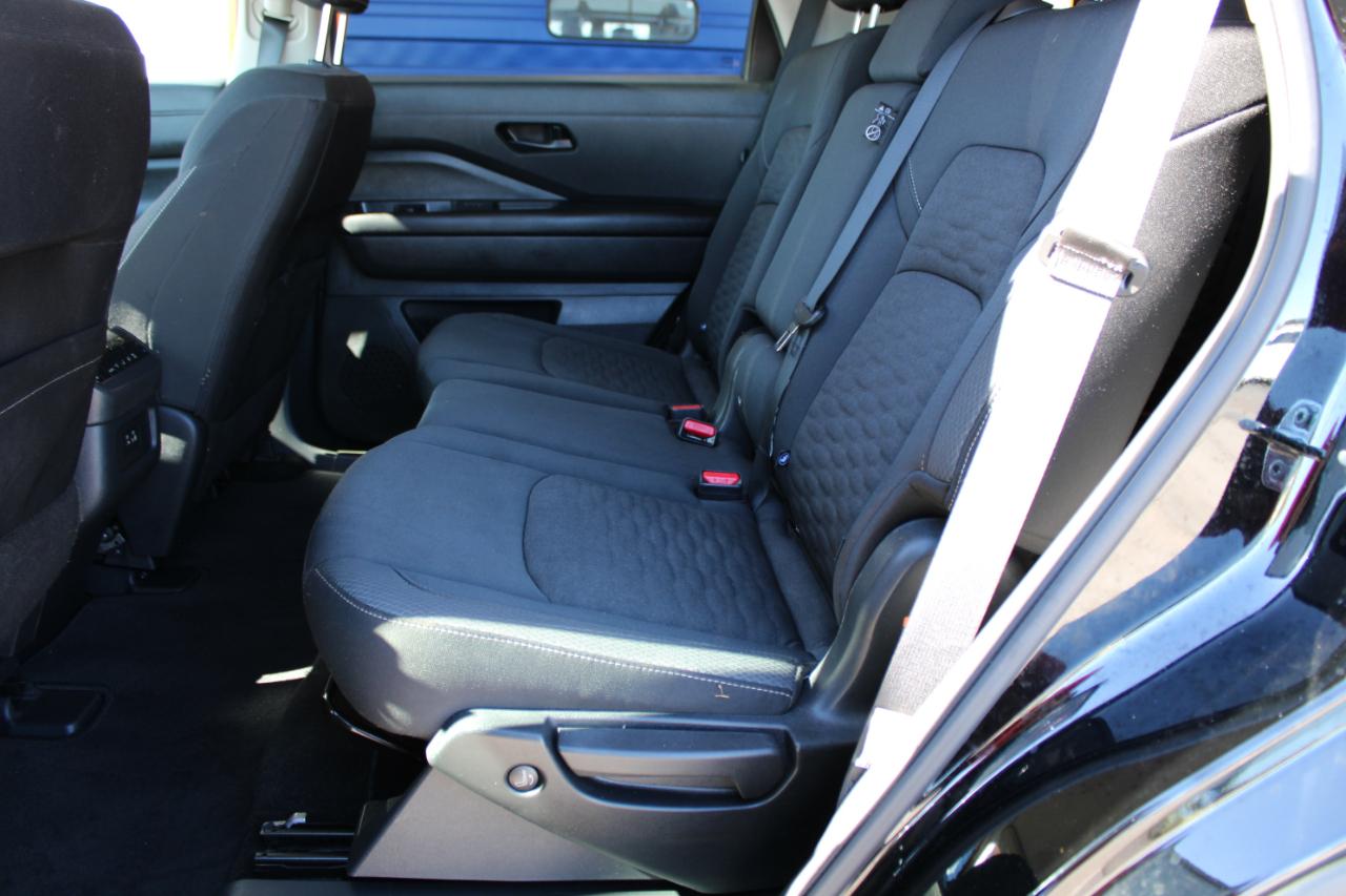 Nissan Pathfinder SV 2025
