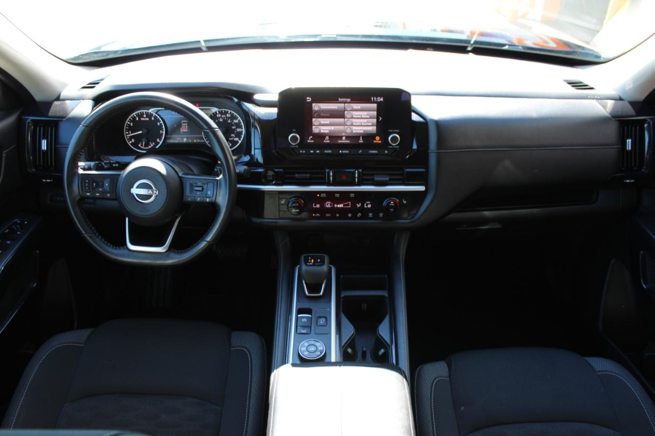 Nissan Pathfinder SV 2025