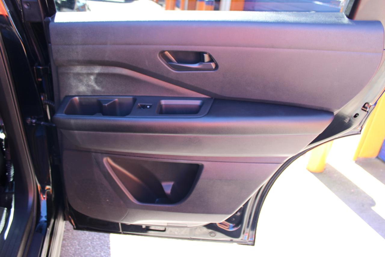 Nissan Pathfinder SV 2025
