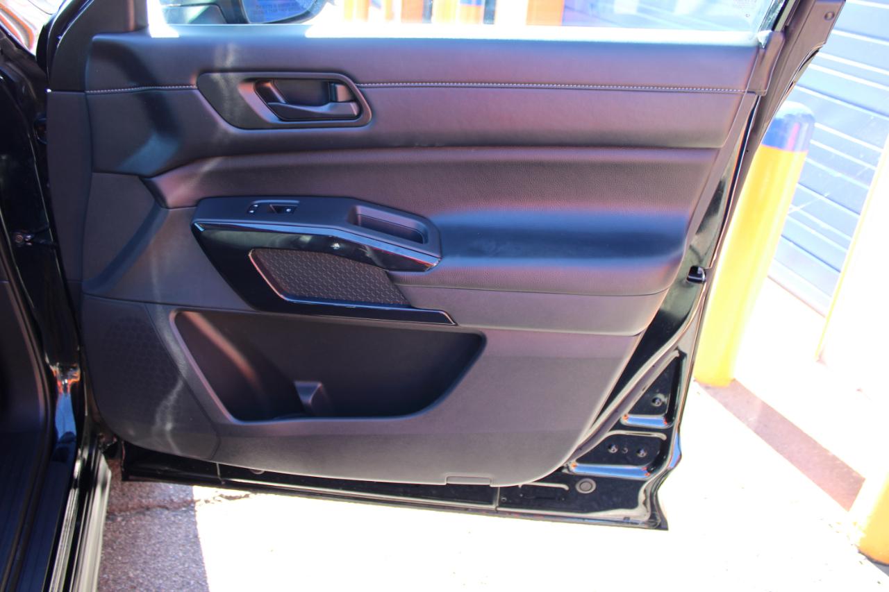 Nissan Pathfinder SV 2025