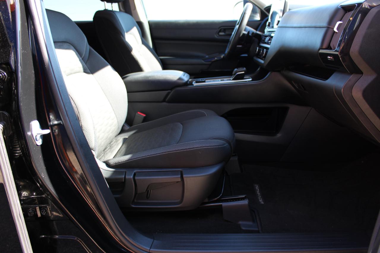 Nissan Pathfinder SV 2025