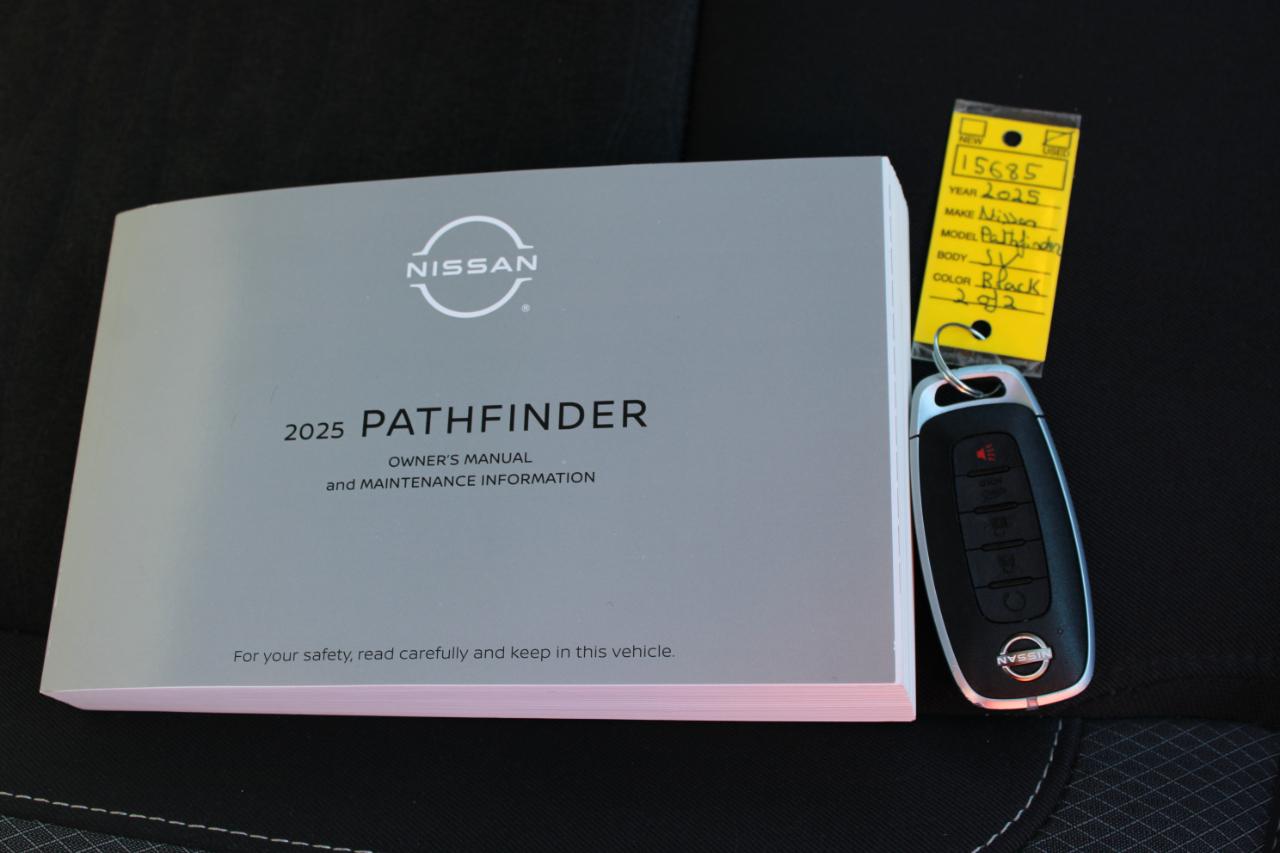 Nissan Pathfinder SV 2025