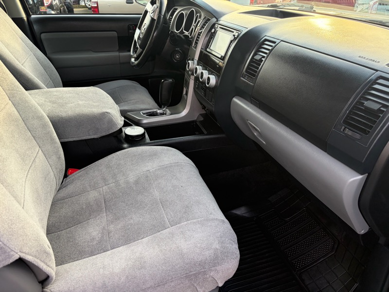 Toyota Sequoia SR5 5.7L 4WD 2014