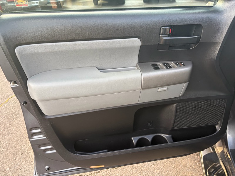 Toyota Sequoia SR5 5.7L 4WD 2014