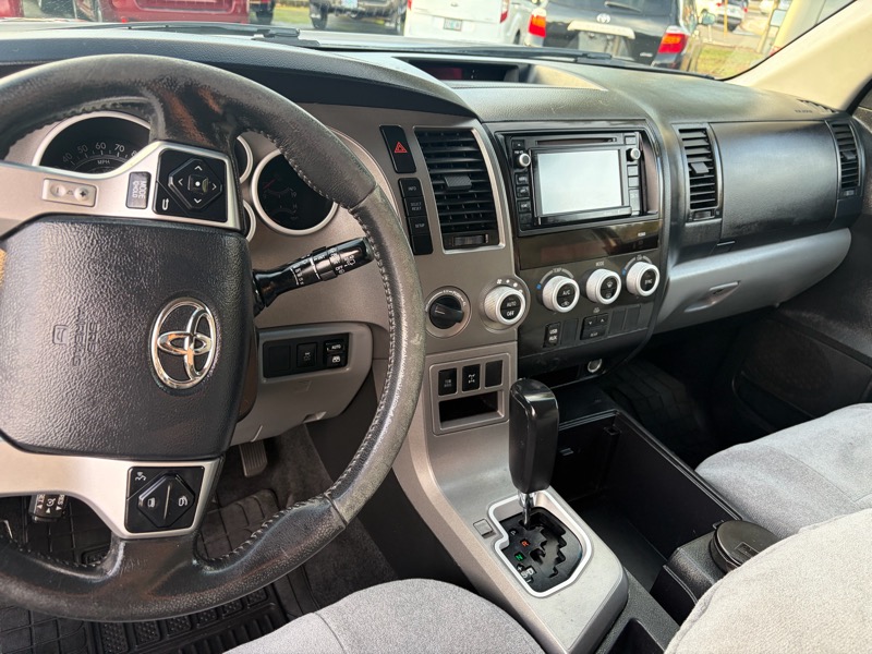 Toyota Sequoia SR5 5.7L 4WD 2014