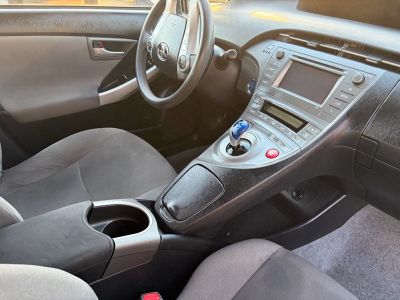 Toyota Prius Two 2014