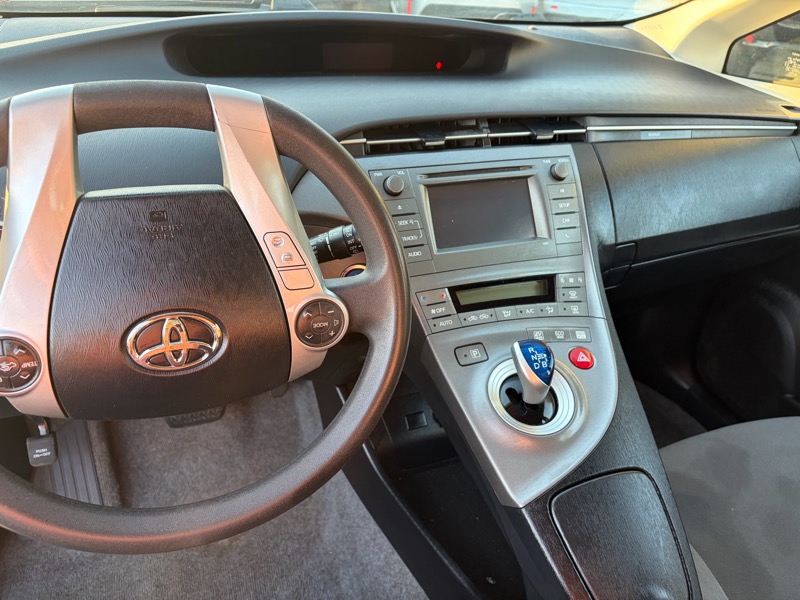 Toyota Prius Two 2014