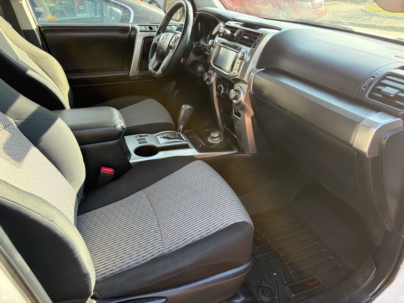 Toyota 4Runner SR5 4WD 2015