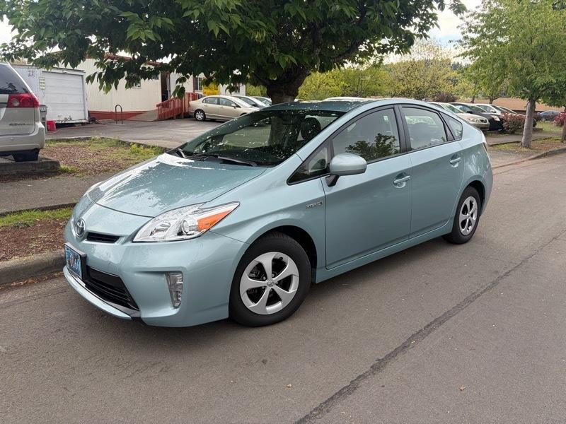 Toyota Prius Two 2015