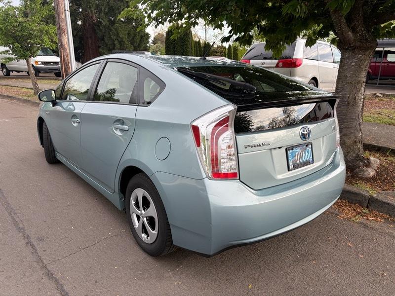 Toyota Prius Two 2015