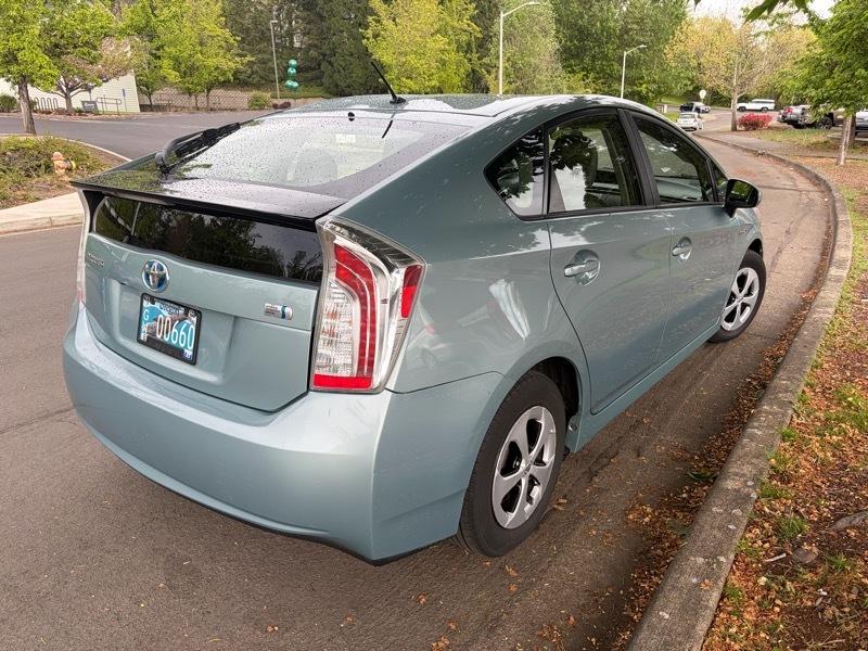 Toyota Prius Two 2015