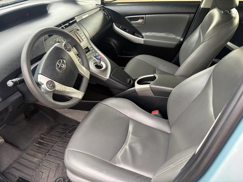 Toyota Prius Two 2015