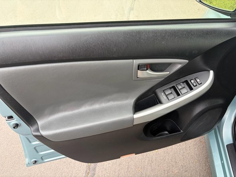 Toyota Prius Two 2015