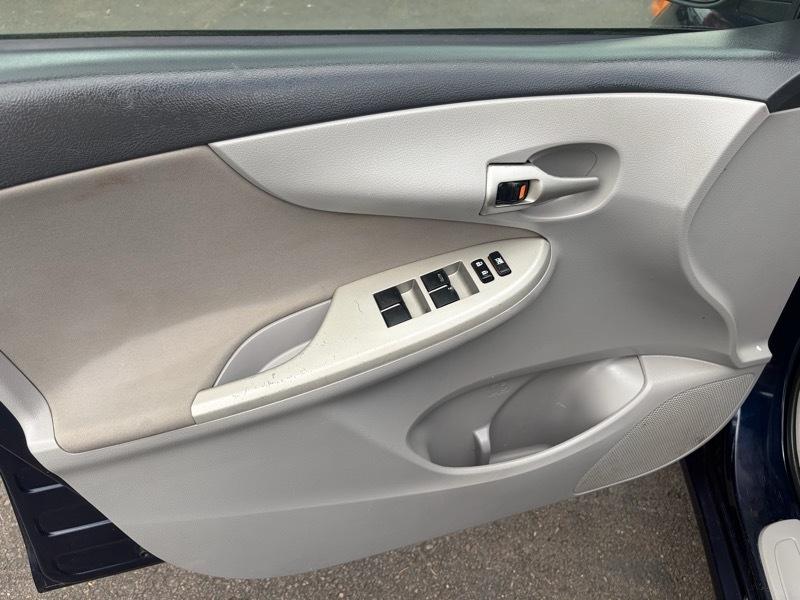 Toyota Corolla  2011