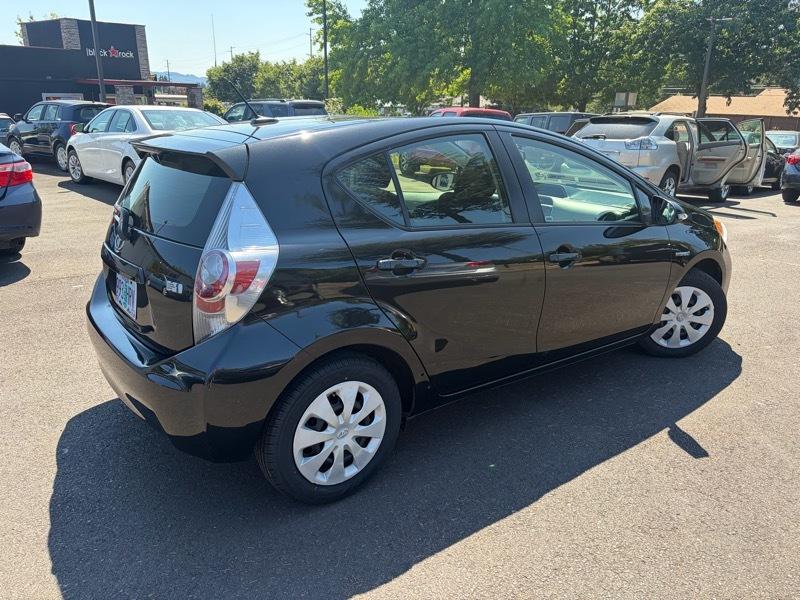 Toyota Prius c Three 2012