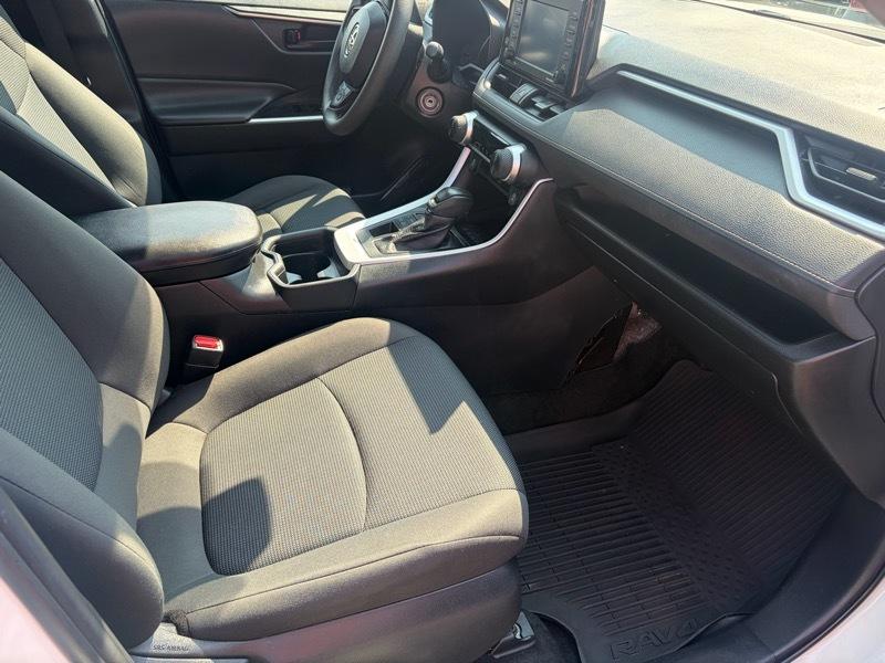 Toyota RAV4 LE AWD 2021