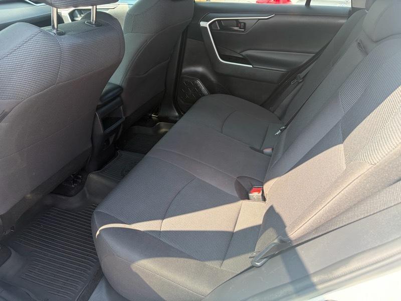 Toyota RAV4 LE AWD 2021