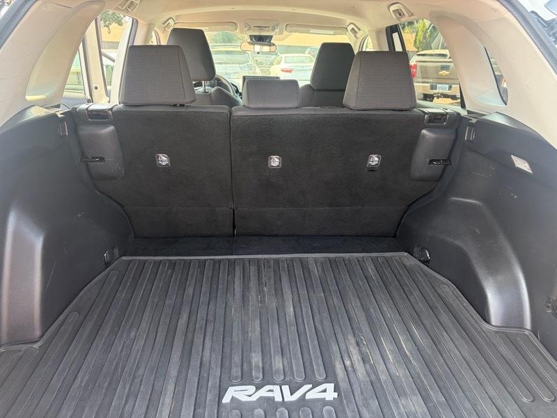Toyota RAV4 LE AWD 2021