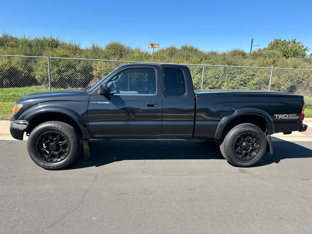 2004 Toyota Tacoma 4x4 Access Cab V6 TRD photo 2