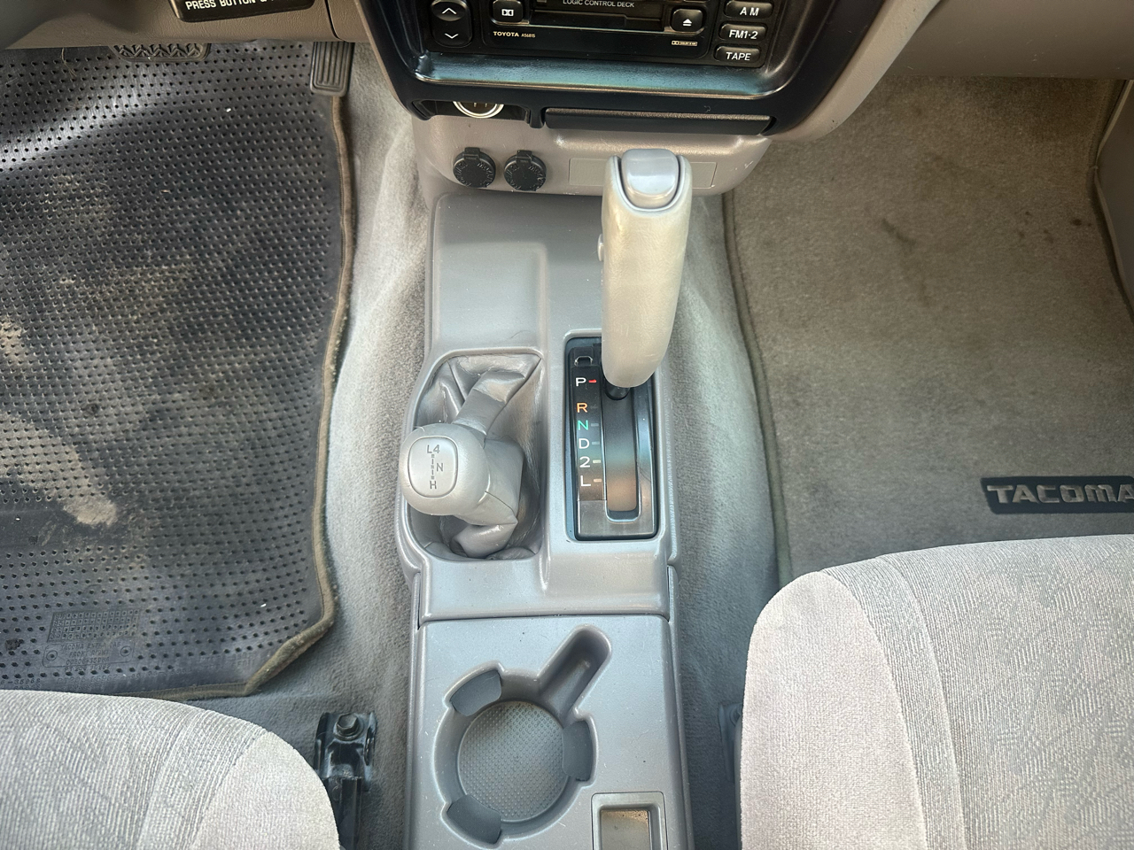 Toyota Tacoma 4WD Access Cab I4 AT SR5 (Natl) 2002