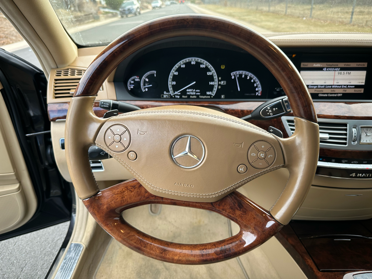 Mercedes-Benz S-Class S550 4-MATIC 2011