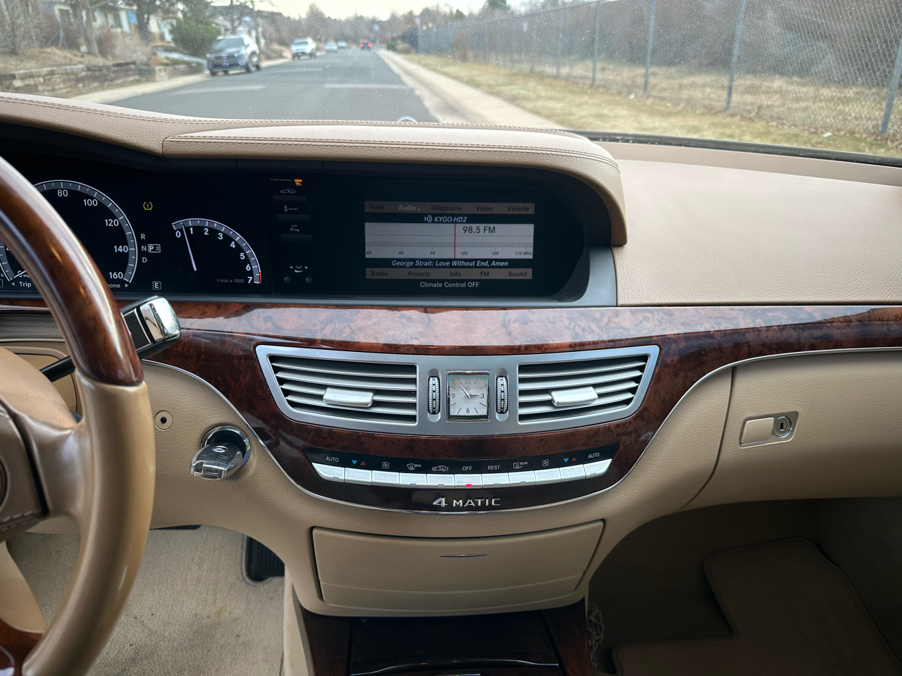 Mercedes-Benz S-Class S550 4-MATIC 2011