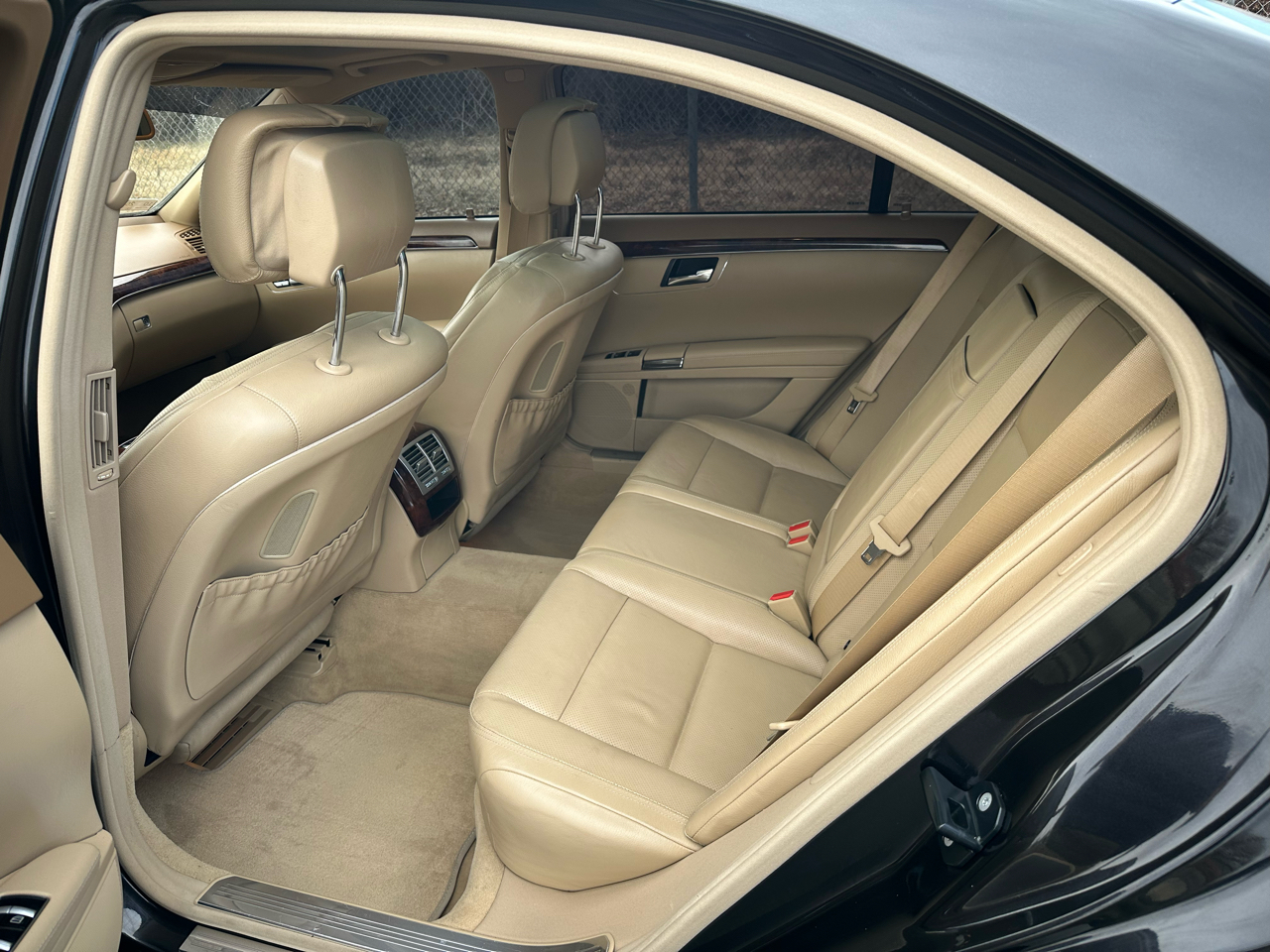 Mercedes-Benz S-Class S550 4-MATIC 2011