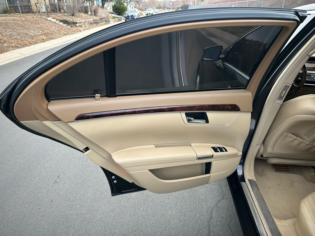 Mercedes-Benz S-Class S550 4-MATIC 2011