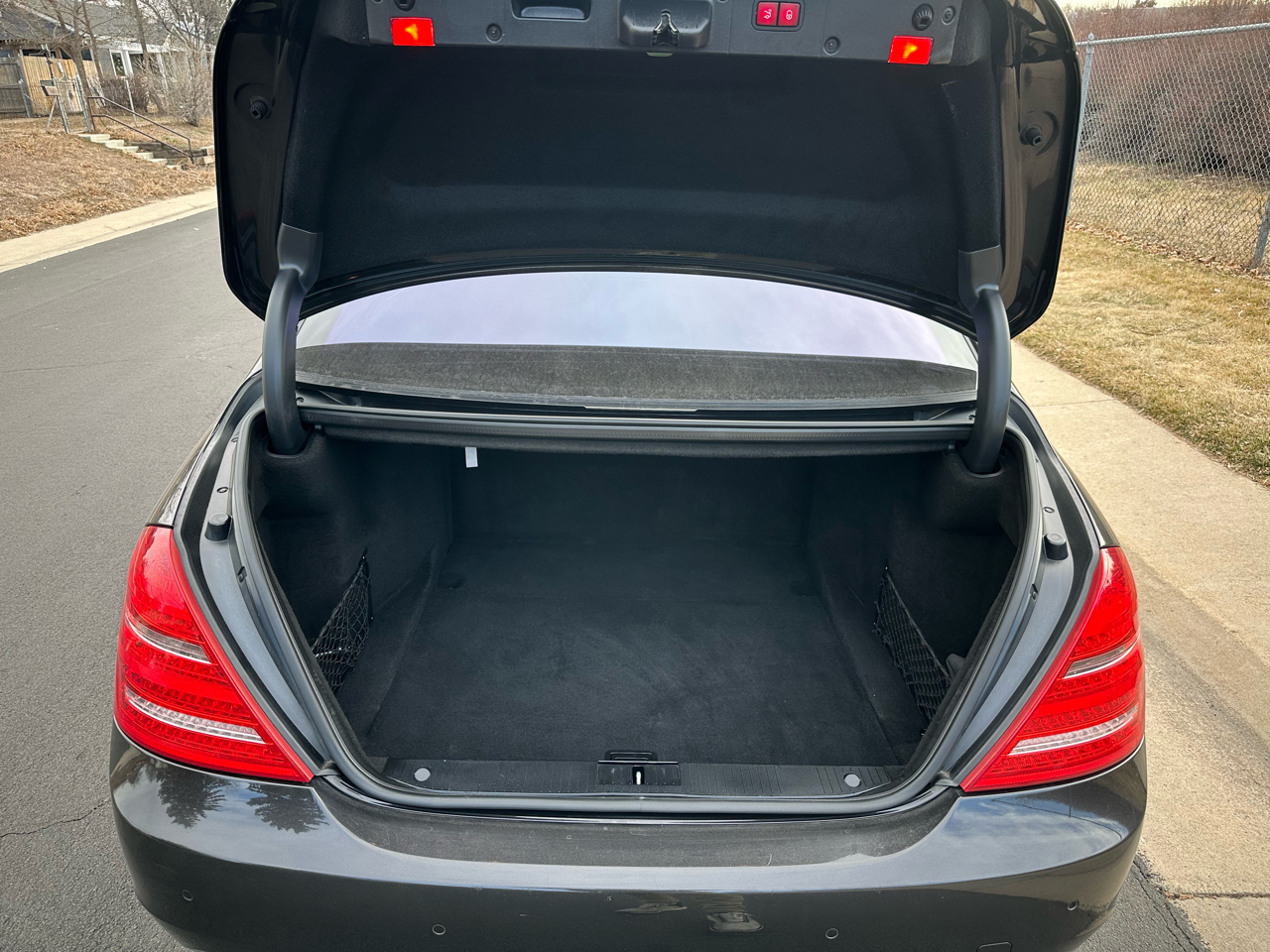 Mercedes-Benz S-Class S550 4-MATIC 2011