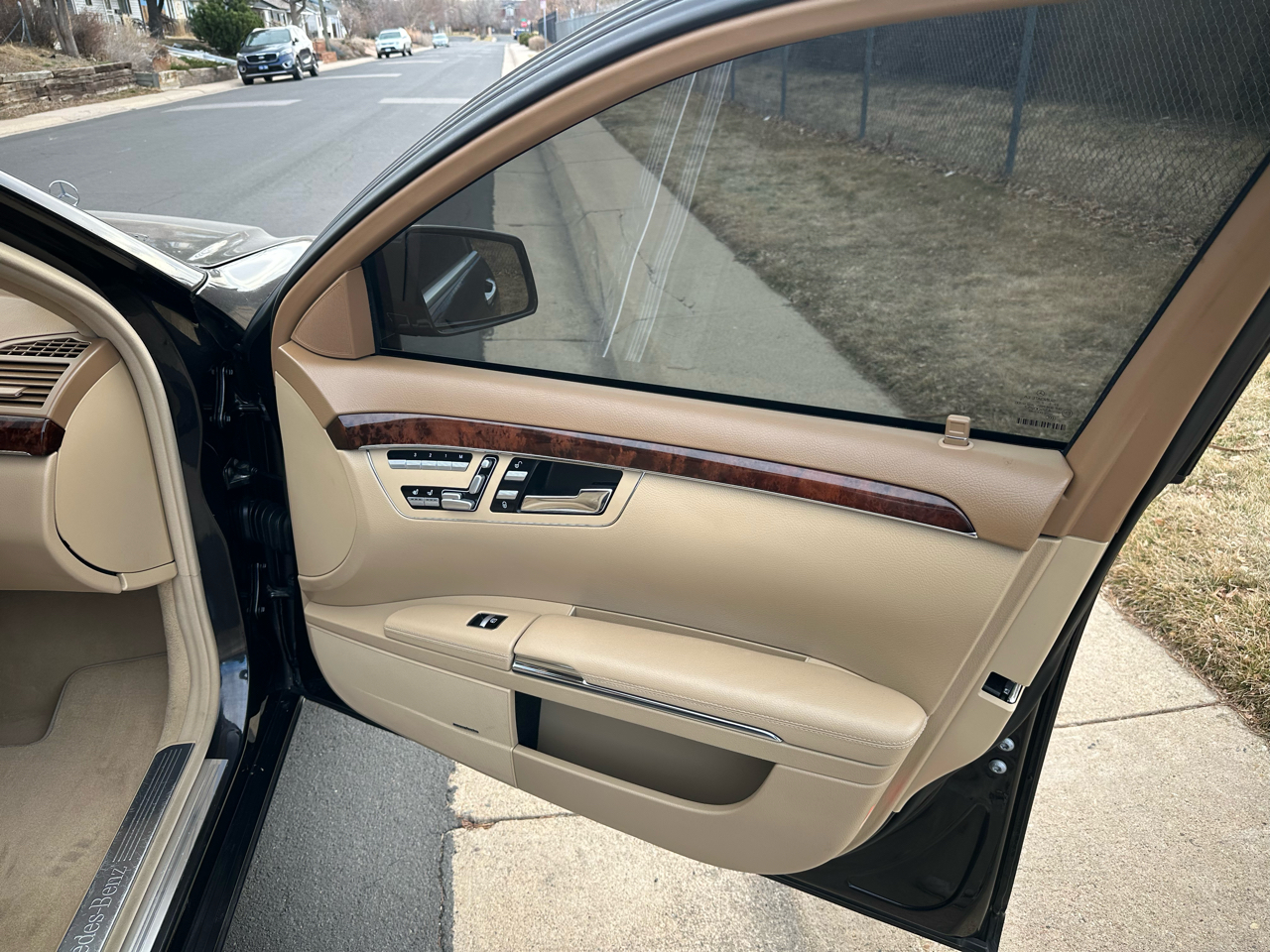 Mercedes-Benz S-Class S550 4-MATIC 2011