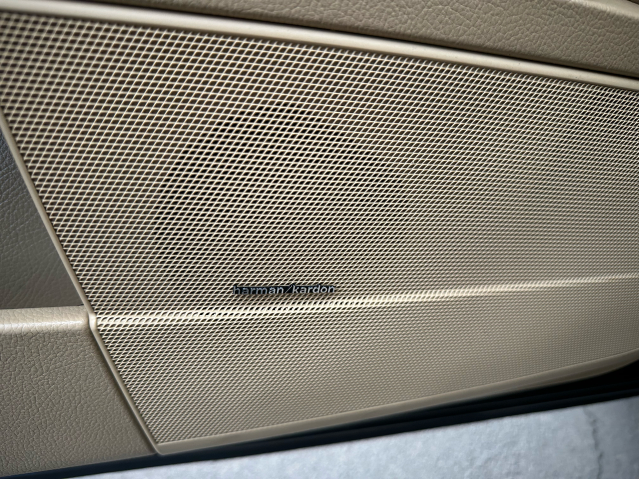 Mercedes-Benz S-Class S550 4-MATIC 2011