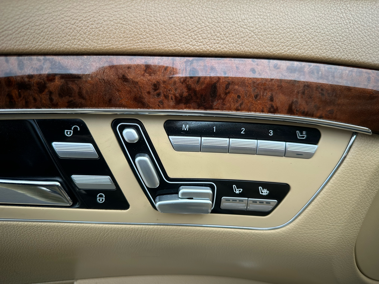 Mercedes-Benz S-Class S550 4-MATIC 2011