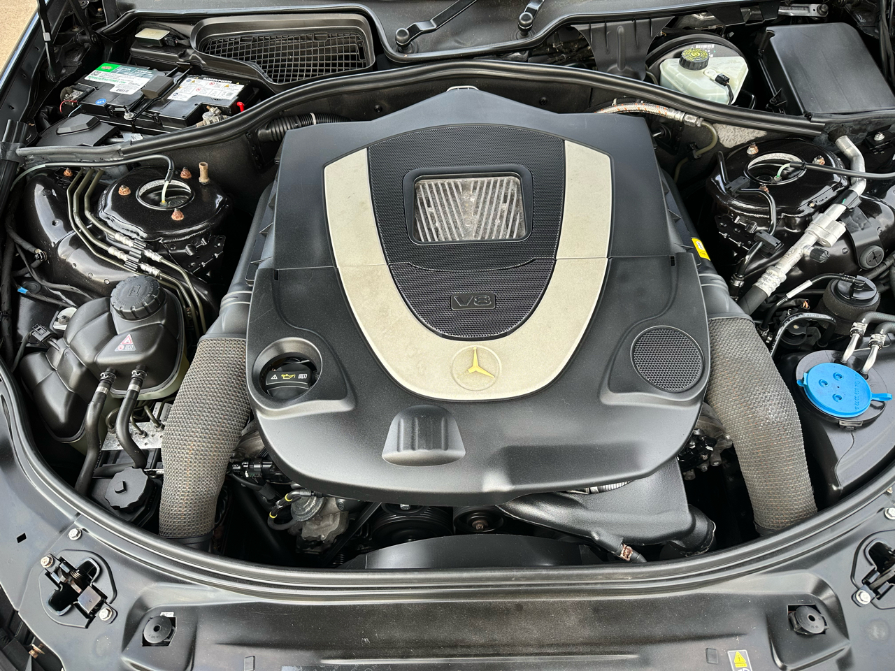 Mercedes-Benz S-Class S550 4-MATIC 2011