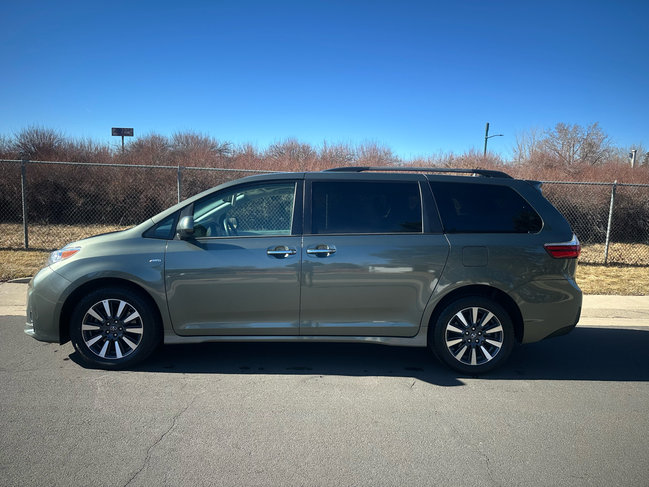 Toyota Sienna XLE 7-Passenger AWD 2019
