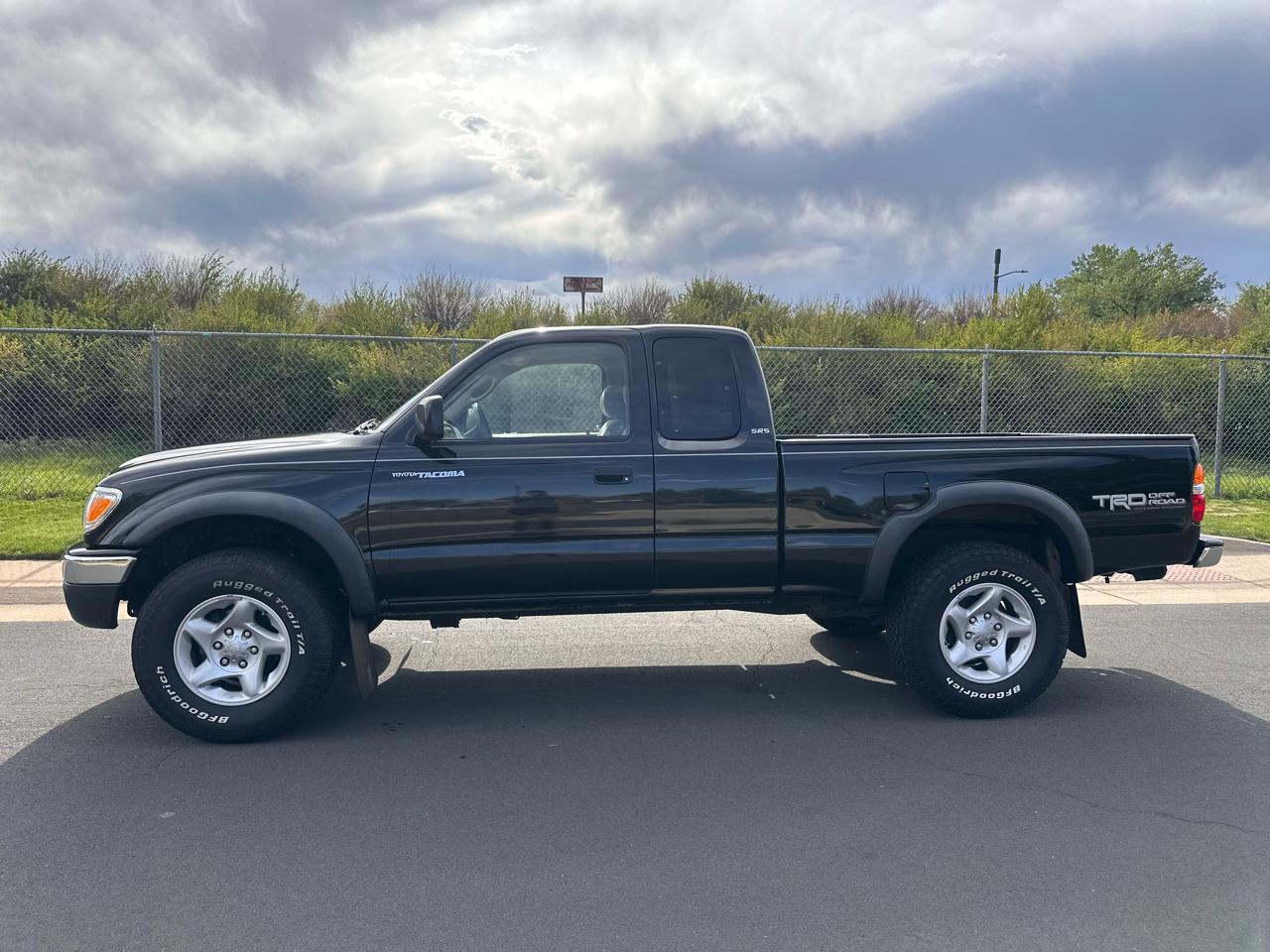 Toyota Tacoma 4WD Access Cab V6 AT SR5 (Natl) 2001