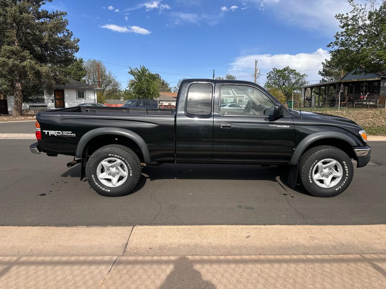 Toyota Tacoma 4WD Access Cab V6 AT SR5 (Natl) 2001
