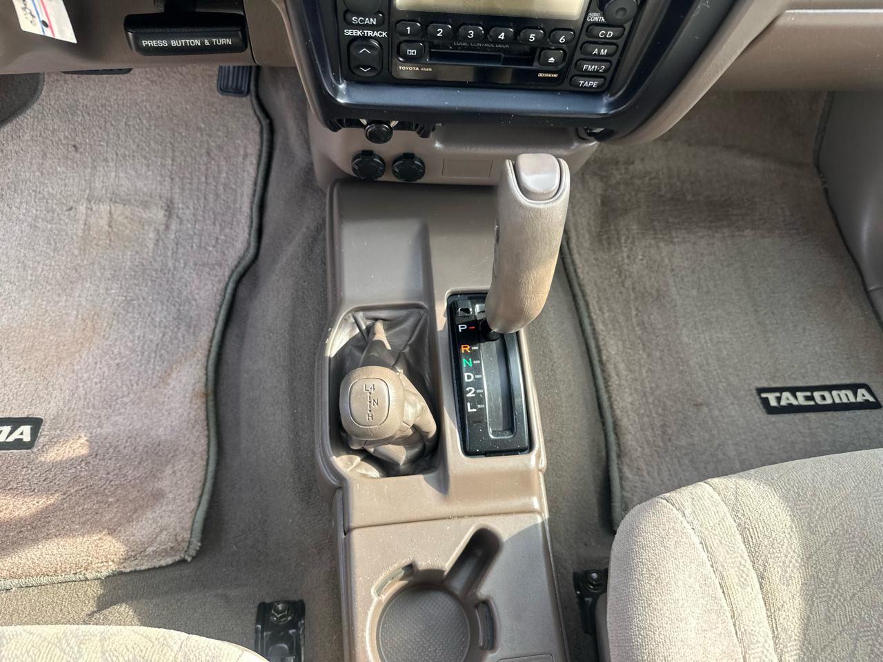Toyota Tacoma 4WD Access Cab V6 AT SR5 (Natl) 2001