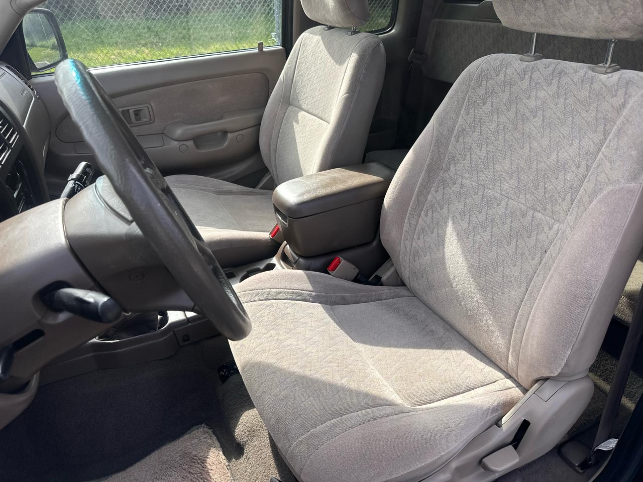 Toyota Tacoma 4WD Access Cab V6 AT SR5 (Natl) 2001