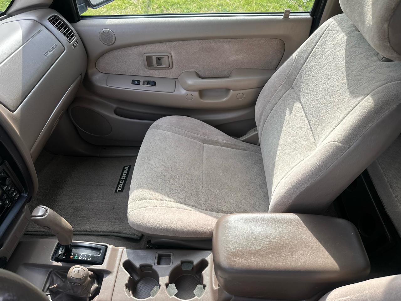 Toyota Tacoma 4WD Access Cab V6 AT SR5 (Natl) 2001