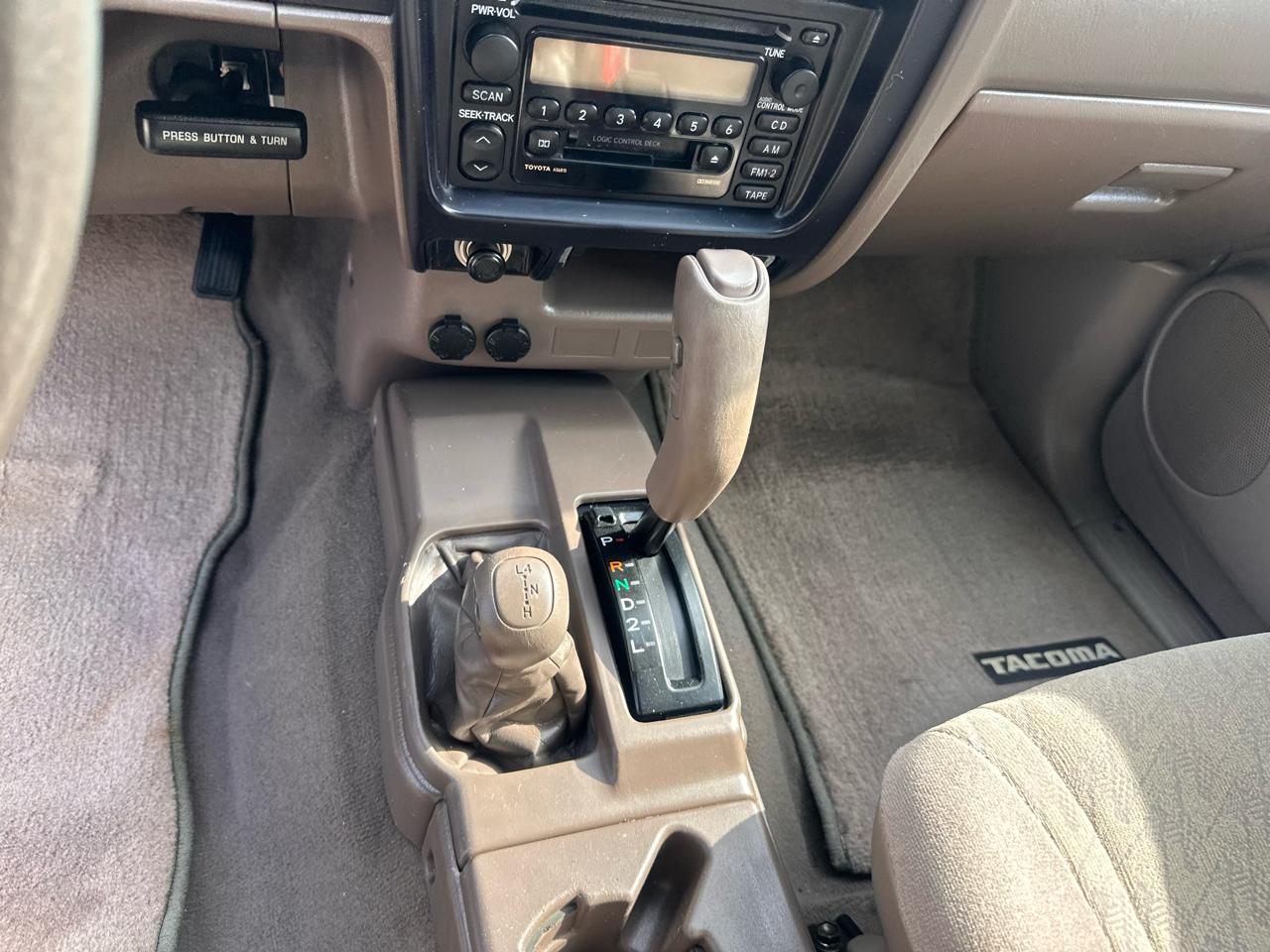 Toyota Tacoma 4WD Access Cab V6 AT SR5 (Natl) 2001