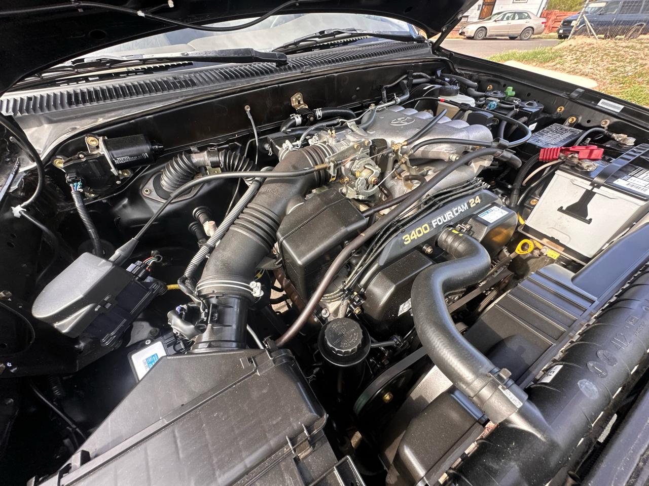Toyota Tacoma 4WD Access Cab V6 AT SR5 (Natl) 2001