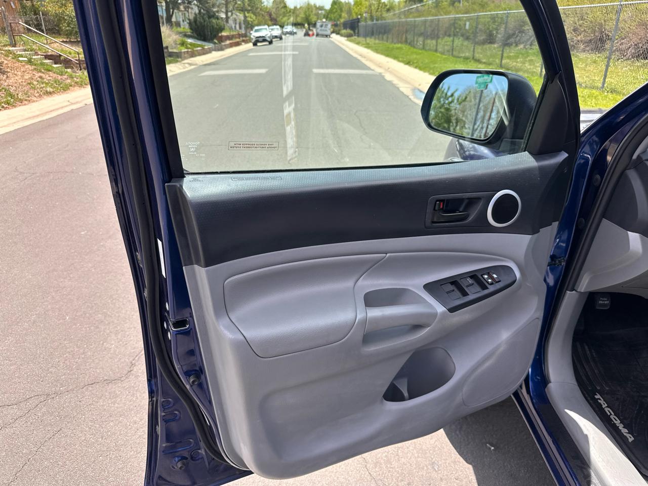 Toyota Tacoma Double Cab V6 6MT 4WD 2015
