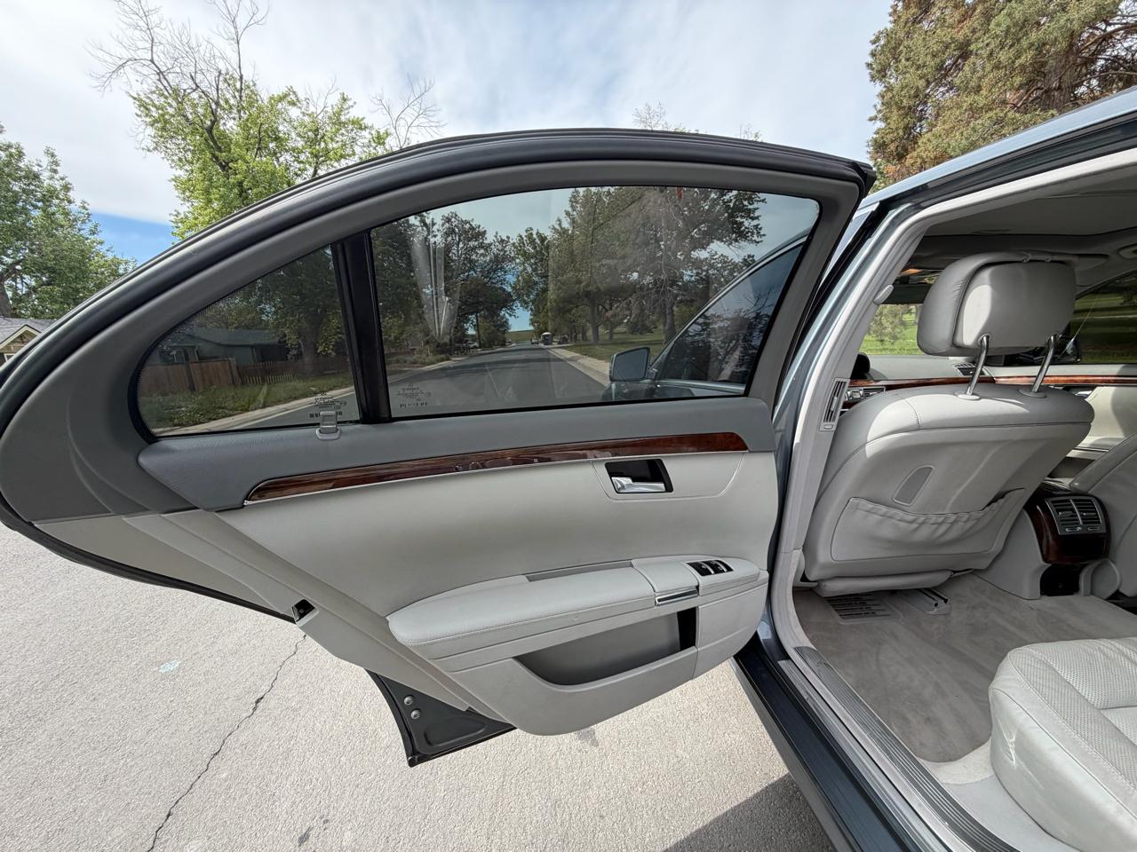 Mercedes-Benz S-Class S550 2011